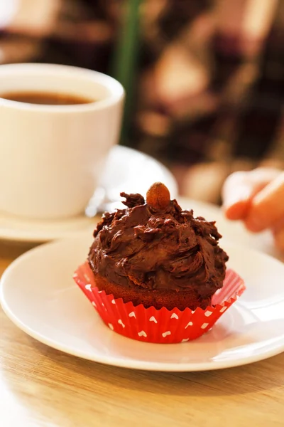 Coffee with chocolate muffin — Stock Photo, Image