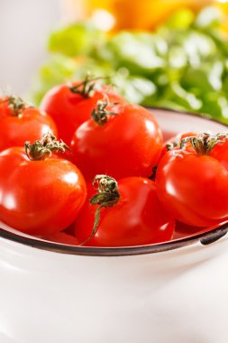 Taze vişneli domates.