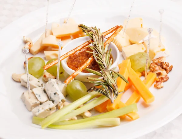 Cheese plate — Stock Photo, Image