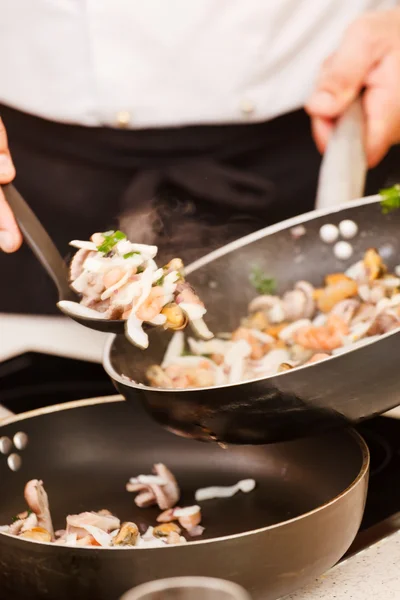 Chef al lavoro — Foto Stock