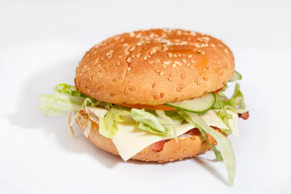 Hamburguesa con queso en el plato blanco — Foto de Stock