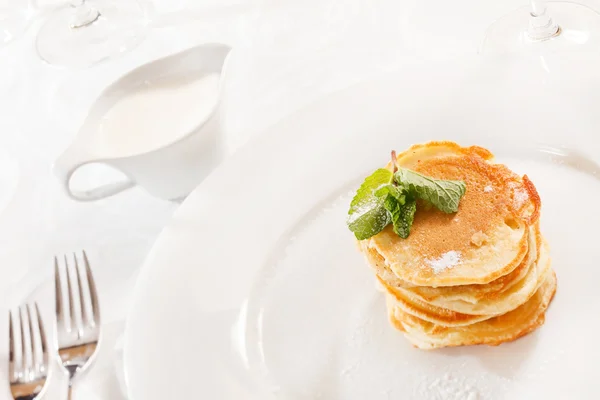 Pancakes with cream — Stock Photo, Image