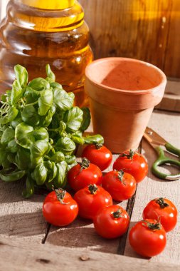 Taze vişneli domates.