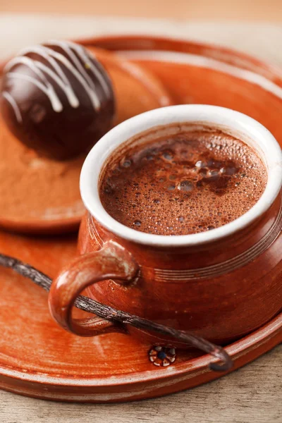 Warme chocolademelk met chocolade bal — Stockfoto