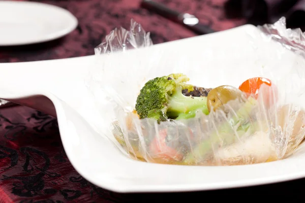 Pescado con verduras — Foto de Stock