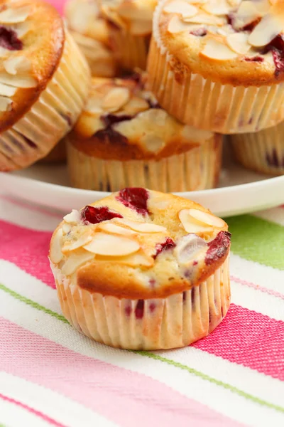 Muffin con mandorle e mirtilli — Foto Stock