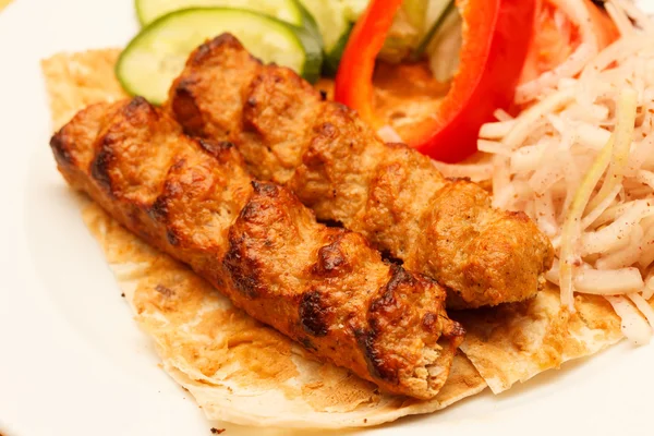 Kebab with vegetables — Stock Photo, Image