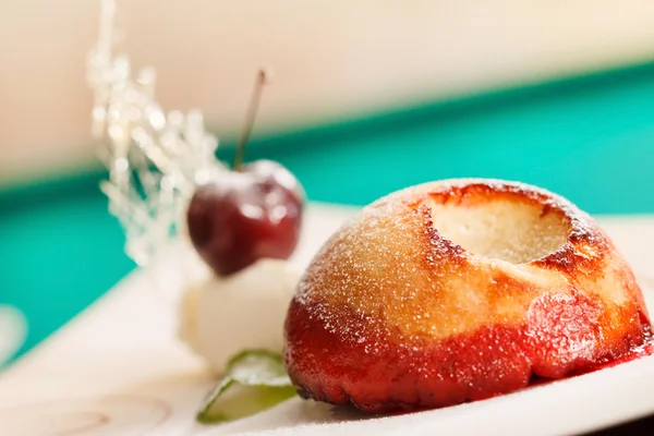 Torta con ciliegia — Foto Stock
