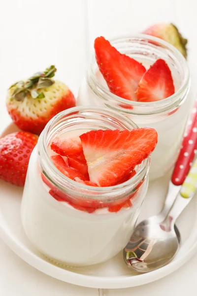 Yogurt con fragola — Foto Stock