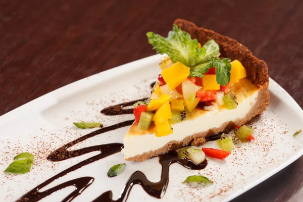 Tarta de queso con frutas —  Fotos de Stock