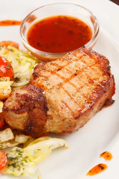 Steak with vegetables — Stock Photo, Image