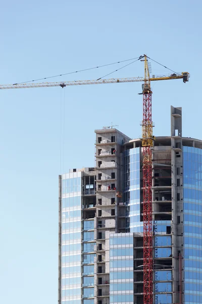 Edifício alto em construção — Fotografia de Stock