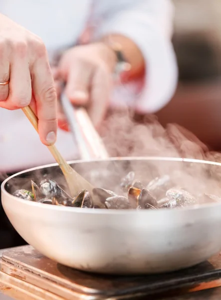 Chef al lavoro — Foto Stock