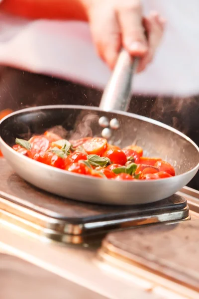 Chef en el trabajo — Foto de Stock