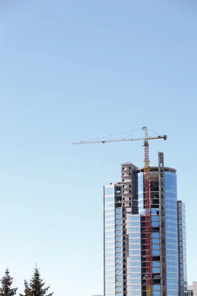 Edifício alto em construção — Fotografia de Stock