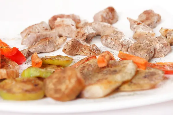 Carne com legumes grelhados — Fotografia de Stock