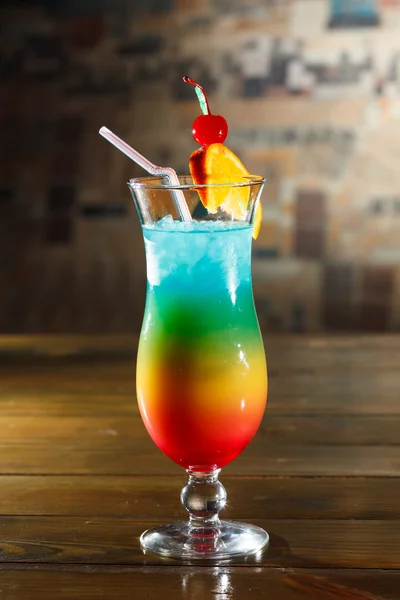 Tropischer Cocktail im Glas — Stockfoto