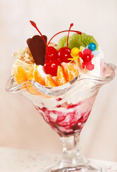 Fruchtdessert — Stockfoto