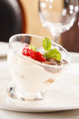 tiramisu çilek ile