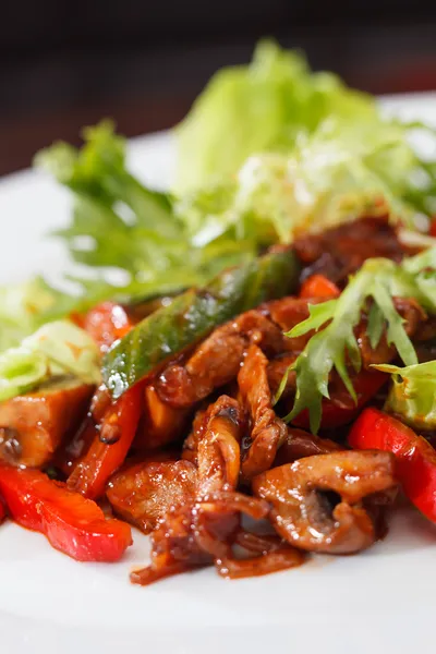 Fleisch mit Gemüse — Stockfoto