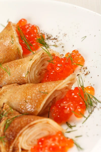 Pfannkuchen mit Kaviar — Stockfoto