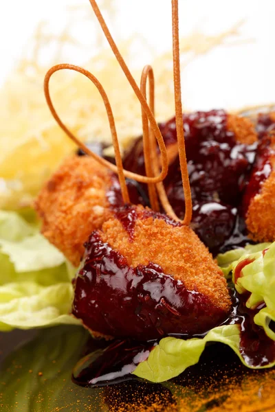 Chicken nuggets with vegetables — Stock Photo, Image