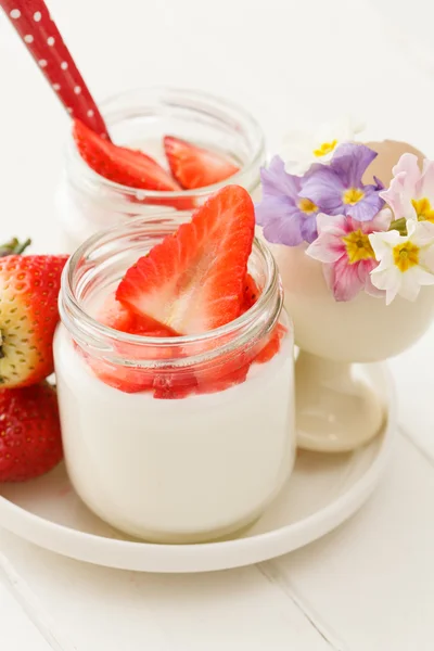 Yogurt con fragola — Foto Stock