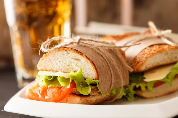 Свіжий і смачний бутерброд — стокове фото
