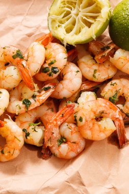 karides kireç ve maydanoz ile