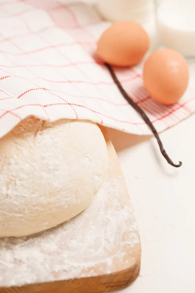 Dough on wooden board — Stock Photo, Image