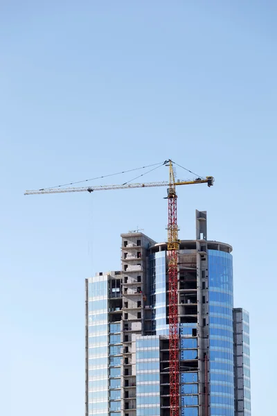 Edifício alto em construção — Fotografia de Stock