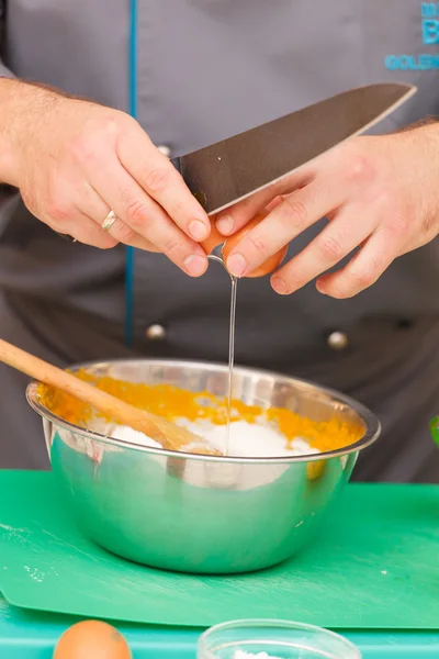 Koch bei der Arbeit — Stockfoto