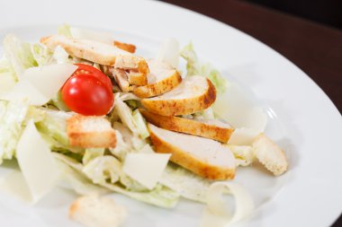 tavuklu Sezar salata