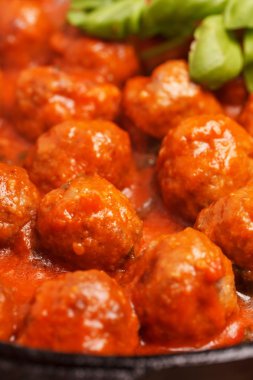 domates soslu köfte