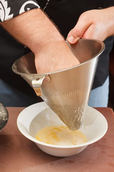 Chef-kok op het werk — Stockfoto