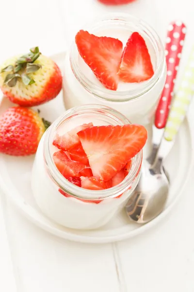 Yogurt con fragola — Foto Stock