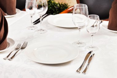 tablolar için yemek ayarla