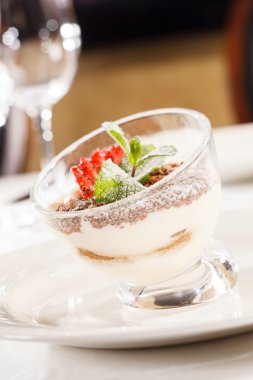tiramisu çilek ile
