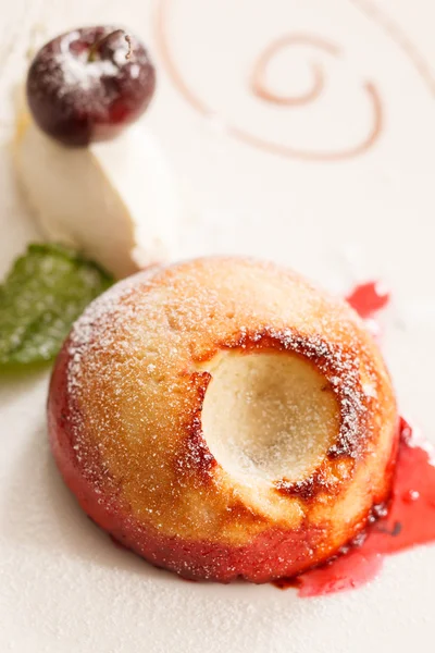 Torta con ciliegia — Foto Stock
