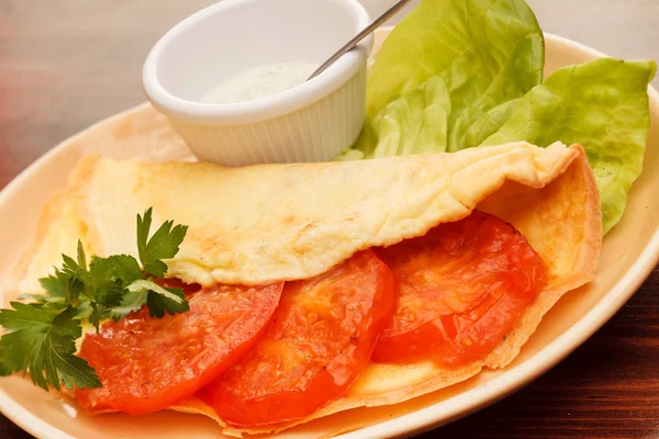 Omelet with tomatoes — Stock Photo, Image