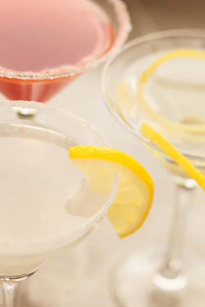 Kleurrijke cocktails close-up — Stockfoto