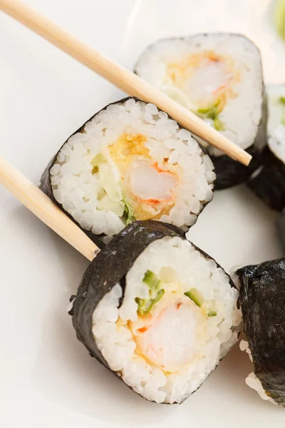 Sushi con palillos — Foto de Stock