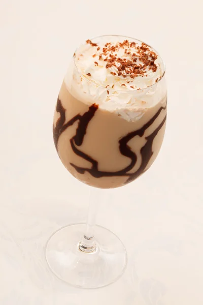 Cold fresh ice coffee with chocolate close up — Stock Photo, Image