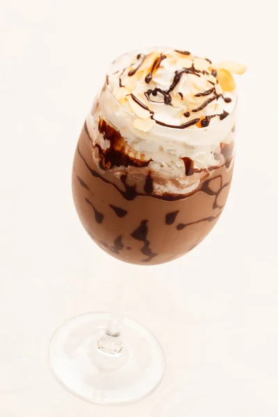 Cold fresh ice coffee with chocolate close up — Stock Photo, Image