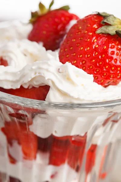 Aardbeien met crème — Stockfoto