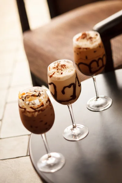 Koud vers ijs koffie met chocolade close up — Stockfoto