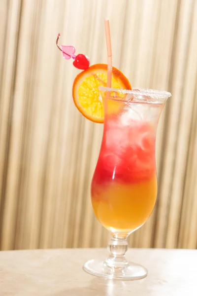 Cocktail com laranja — Fotografia de Stock