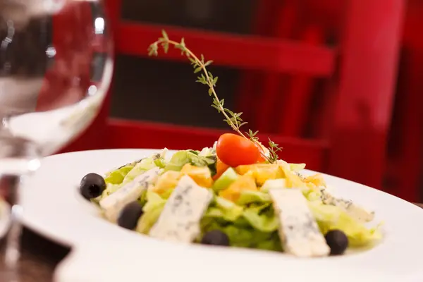 Salade met kaas en oranje — Stockfoto