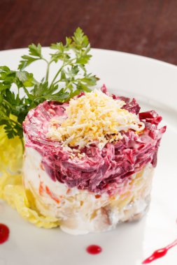 Rus ringa balığı salatası