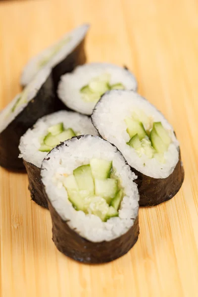 Sushi met komkommer — Stockfoto